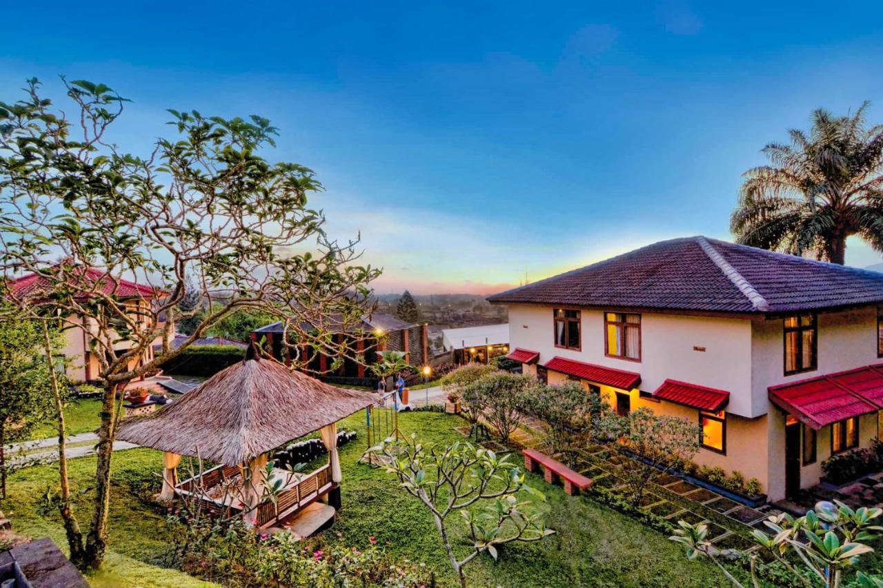 Hotel The Jayakarta Cisarua Puncak Exterior foto