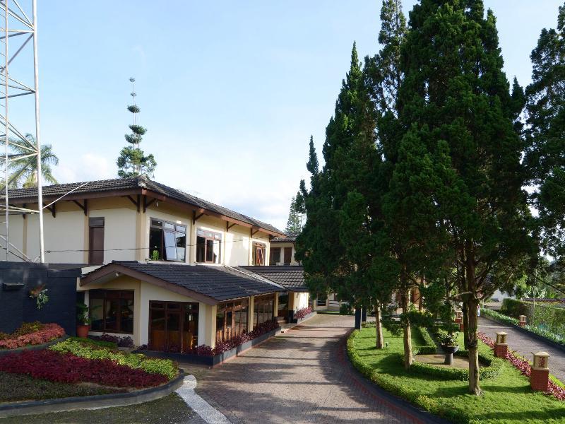 Hotel The Jayakarta Cisarua Puncak Exterior foto